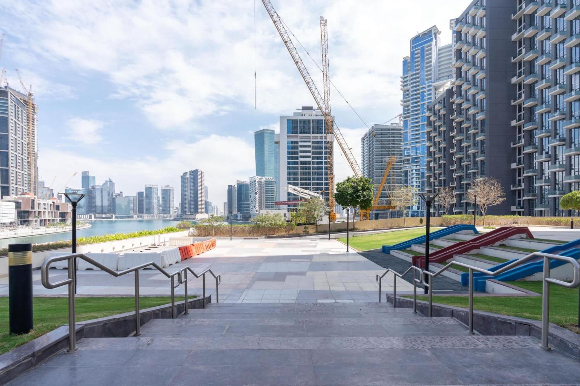 Bnbnova - 1br - Panoramic Canal & Skyline View Dubai