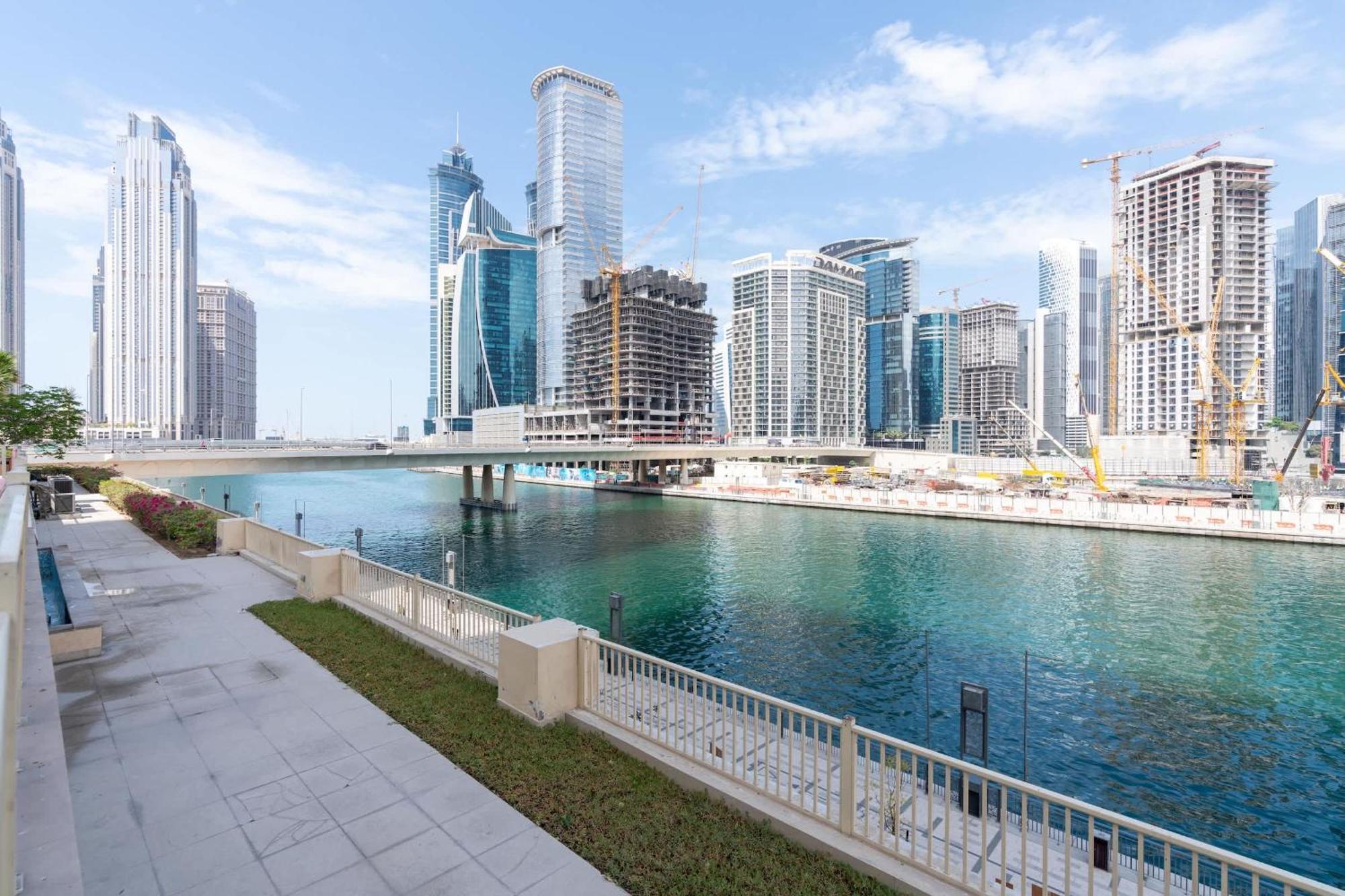 Bnbnova - 1br - Panoramic Canal & Skyline View Dubai