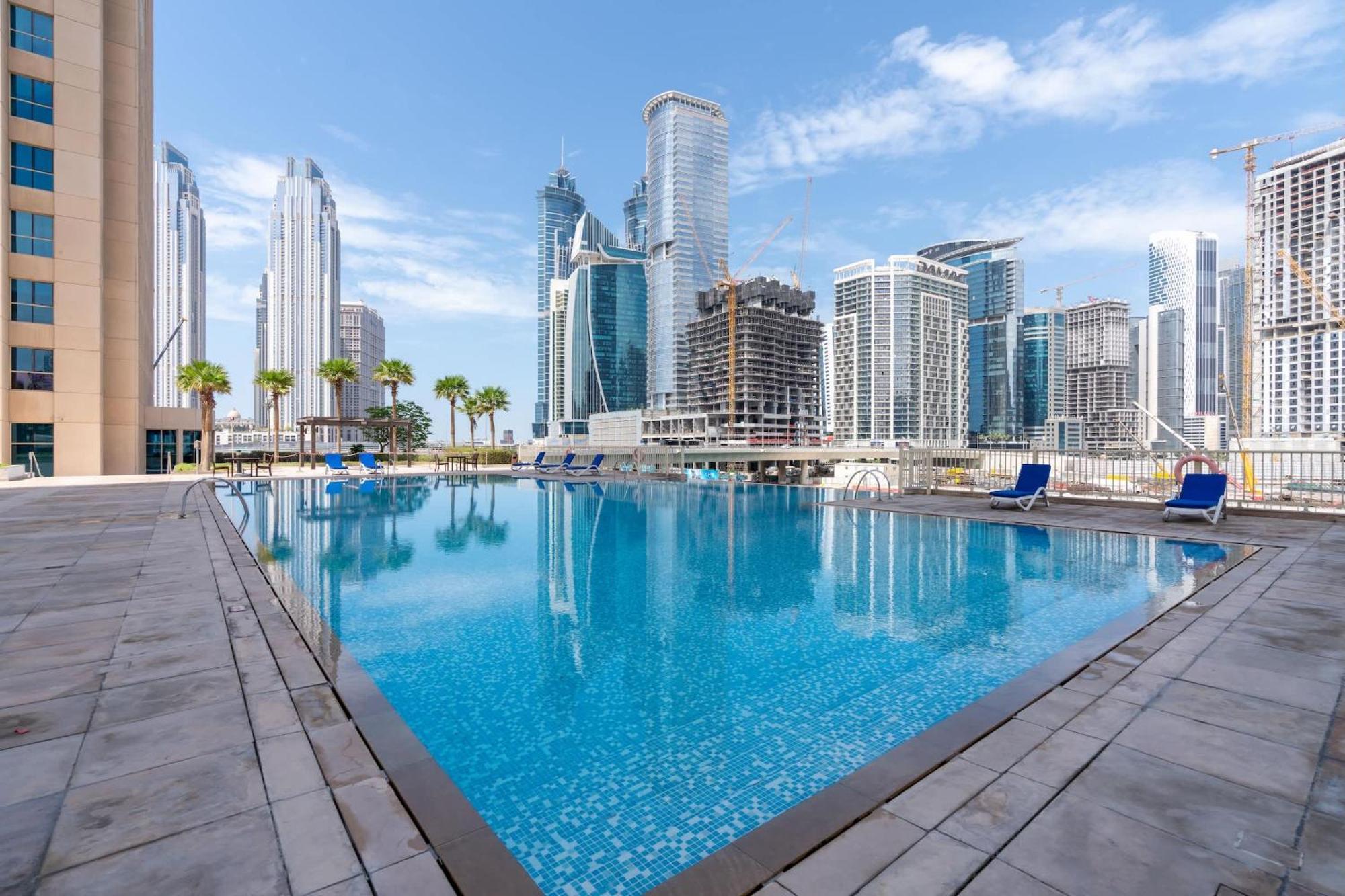 Bnbnova - 1br - Panoramic Canal & Skyline View Apartment Dubai