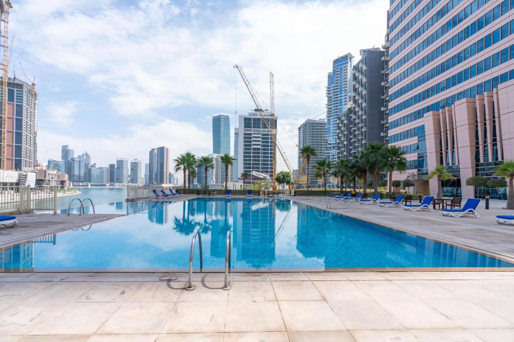 Bnbnova - 1br - Panoramic Canal & Skyline View * Dubai