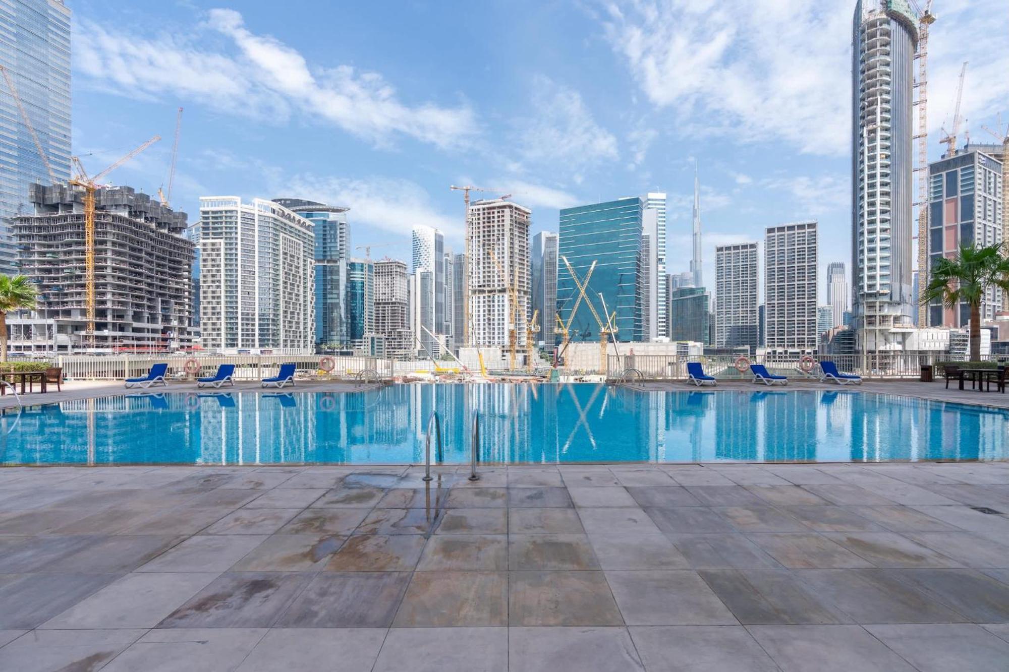 Bnbnova - 1br - Panoramic Canal & Skyline View Apartment Dubai