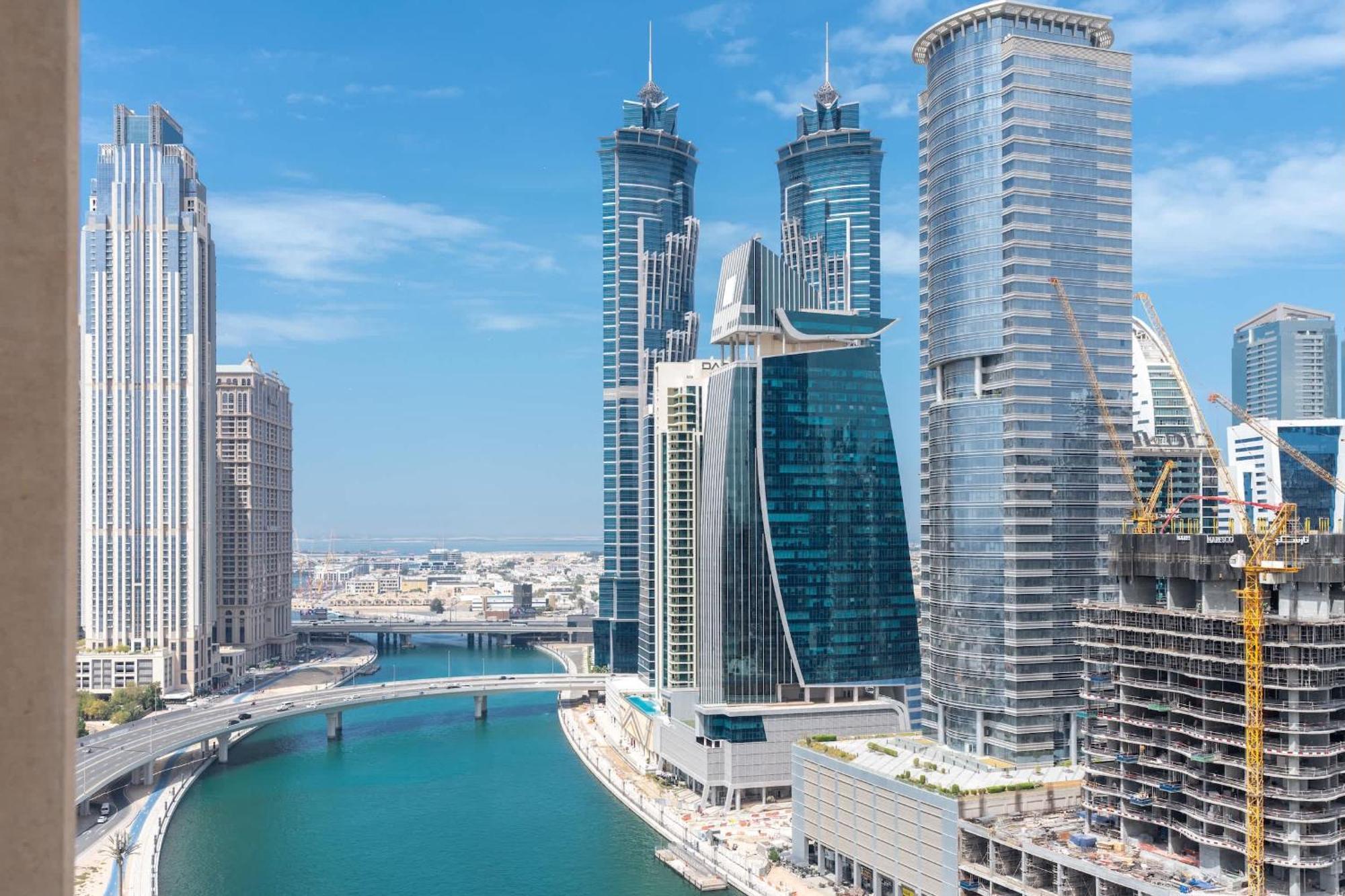 Bnbnova - 1br - Panoramic Canal & Skyline View Dubai