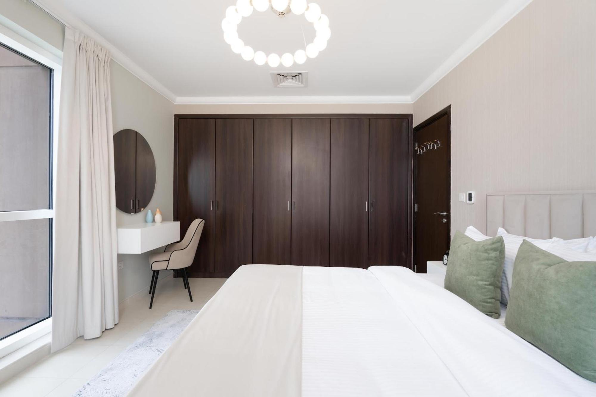Bnbnova - 1br - Panoramic Canal & Skyline View * Dubai